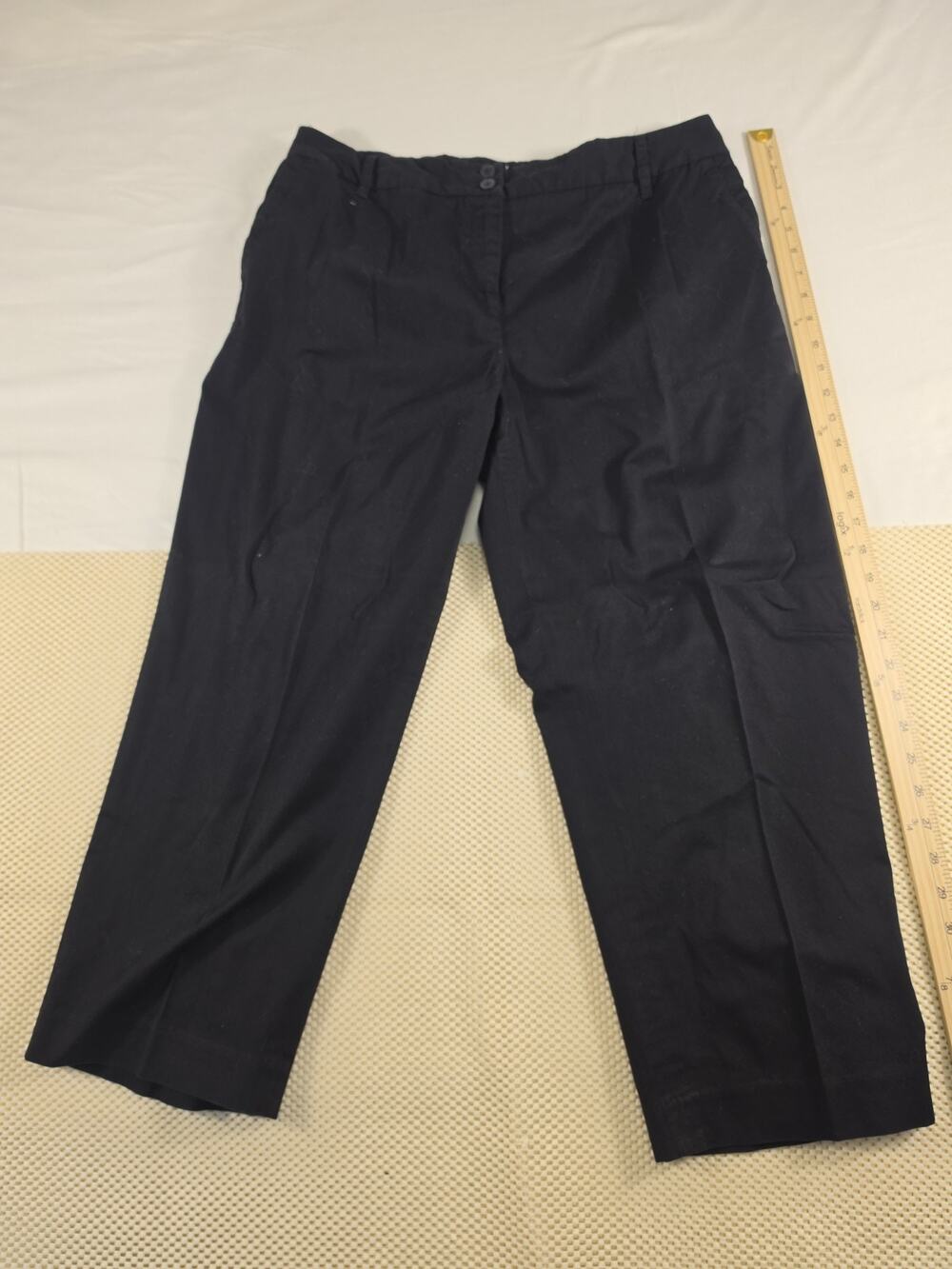Unlisted By Kenneth Cole Capri Black Straight Leg Size 14
